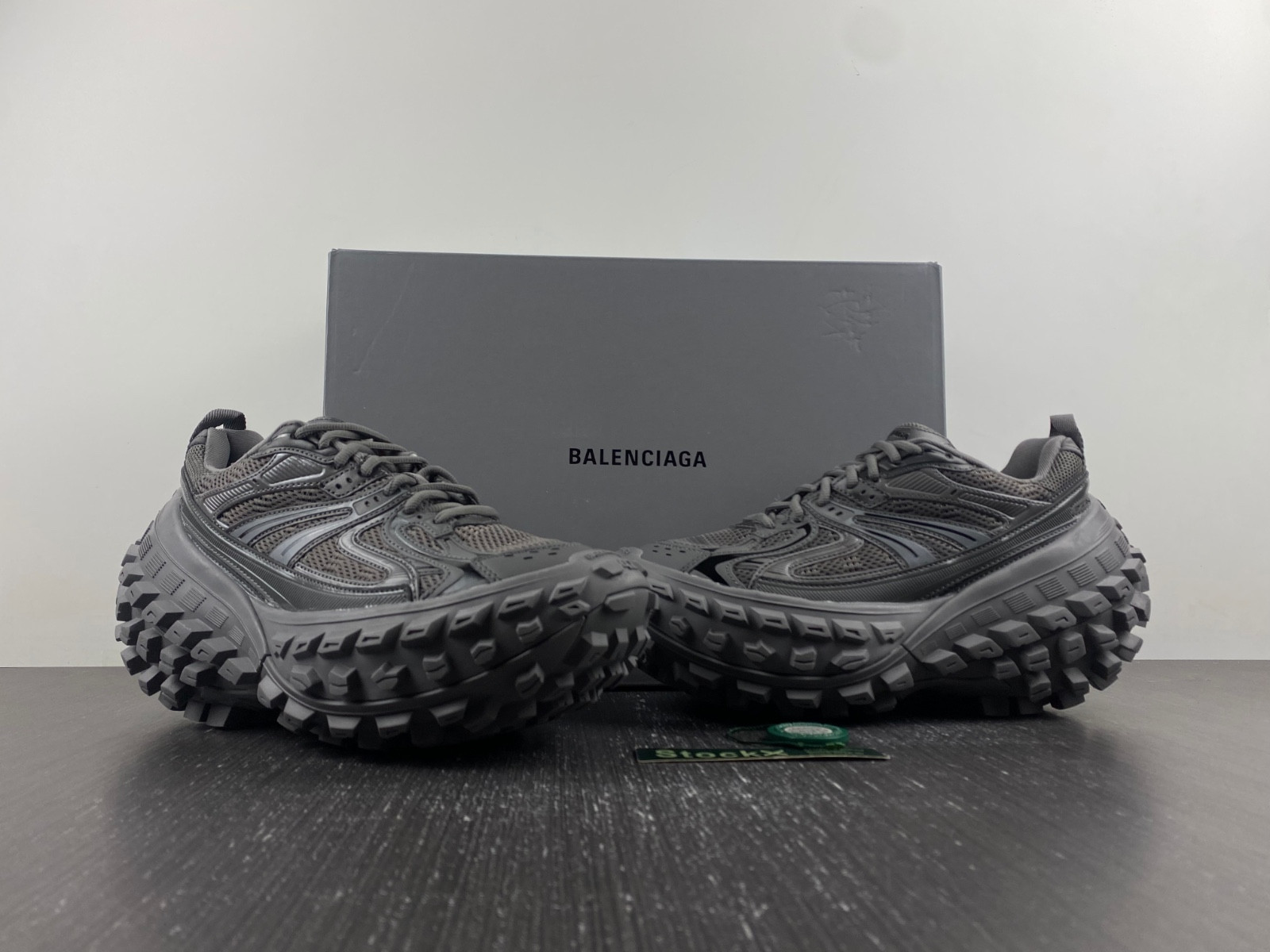 Ba*len*cia*ga defender sneaker