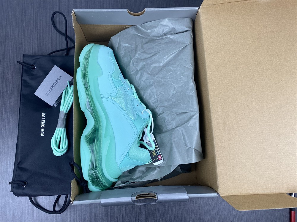 Ba*len*cia*ga triple s