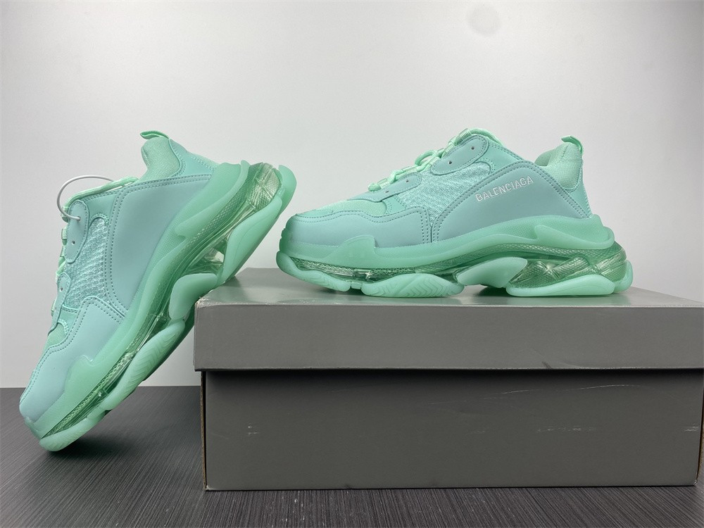 Ba*len*cia*ga triple s