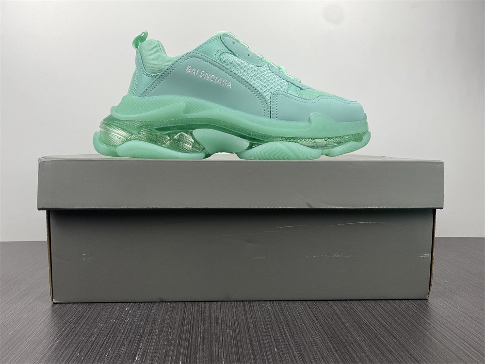 Ba*len*cia*ga triple s