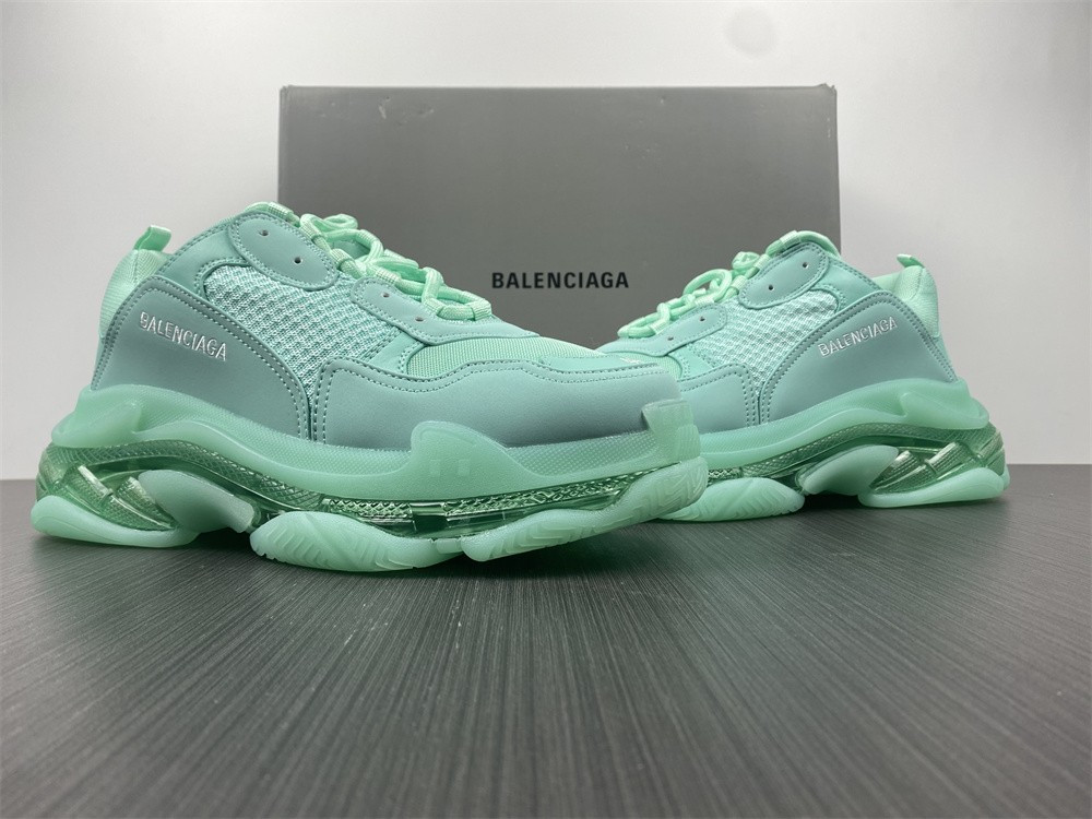 Ba*len*cia*ga triple s