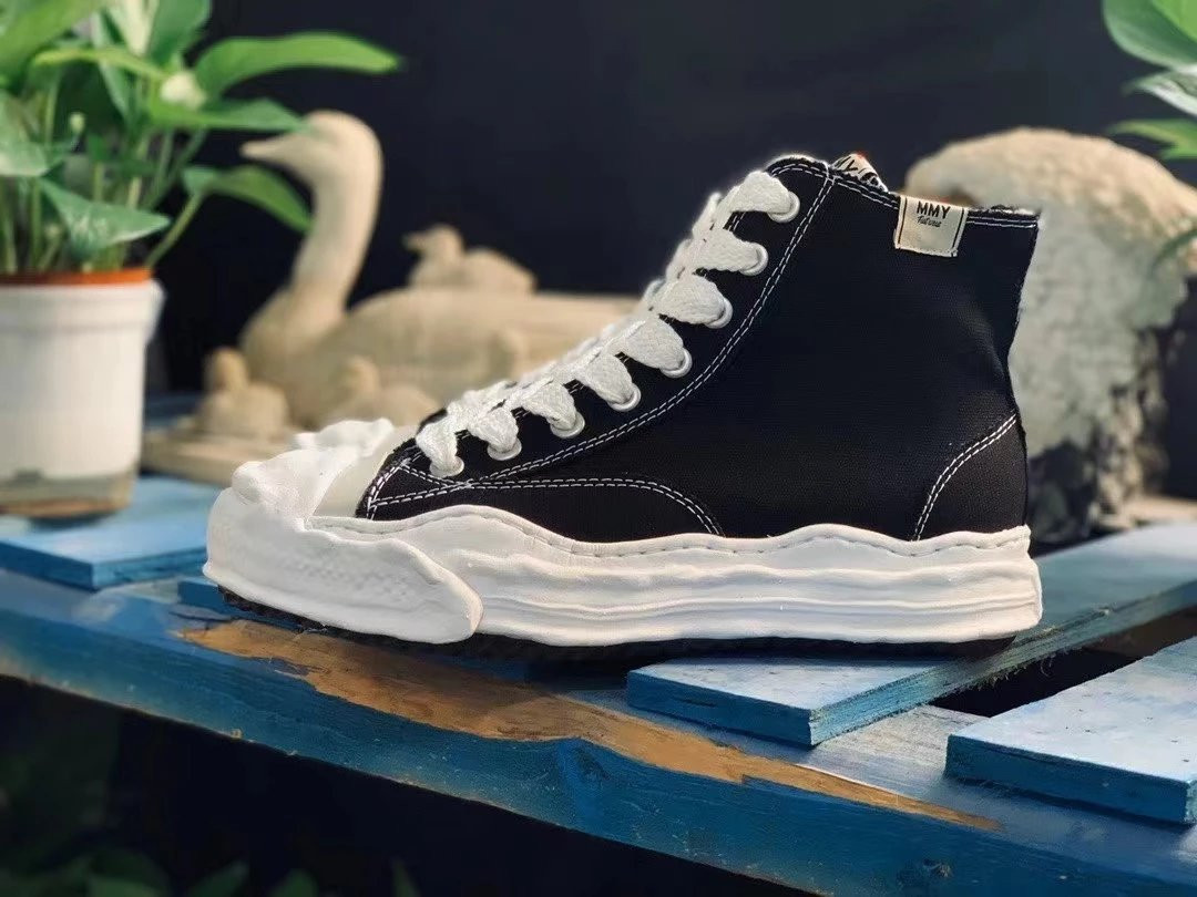 mmy sneaker 0082