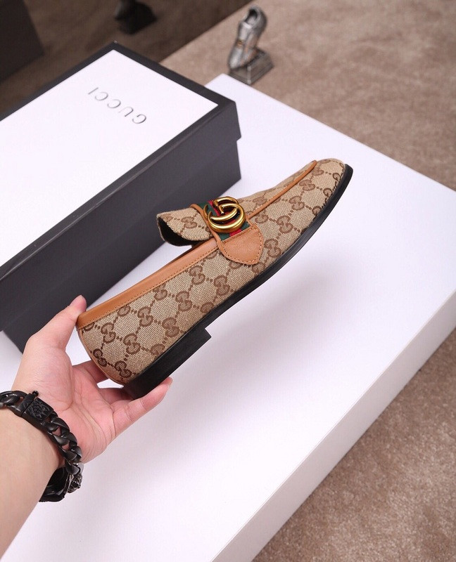 G*u*i leather shoes
