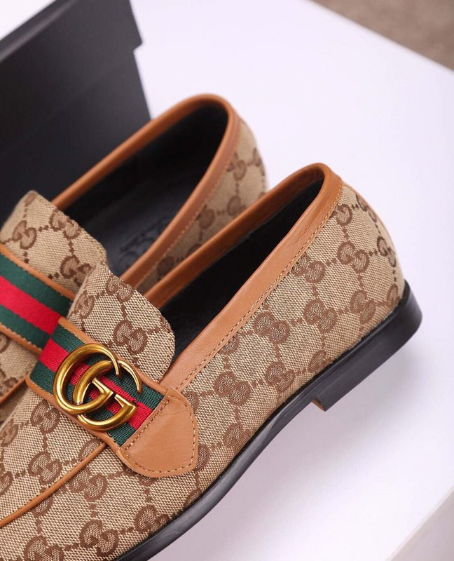 G*u*i leather shoes