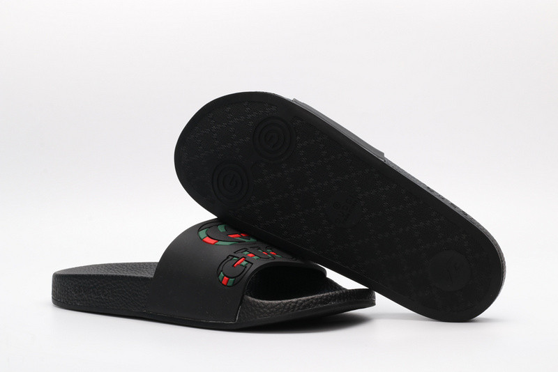 G*u*i slides all black