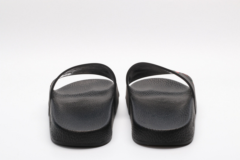 G*u*i slides all black