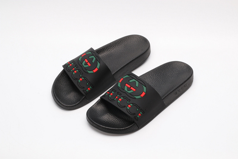G*u*i slides all black