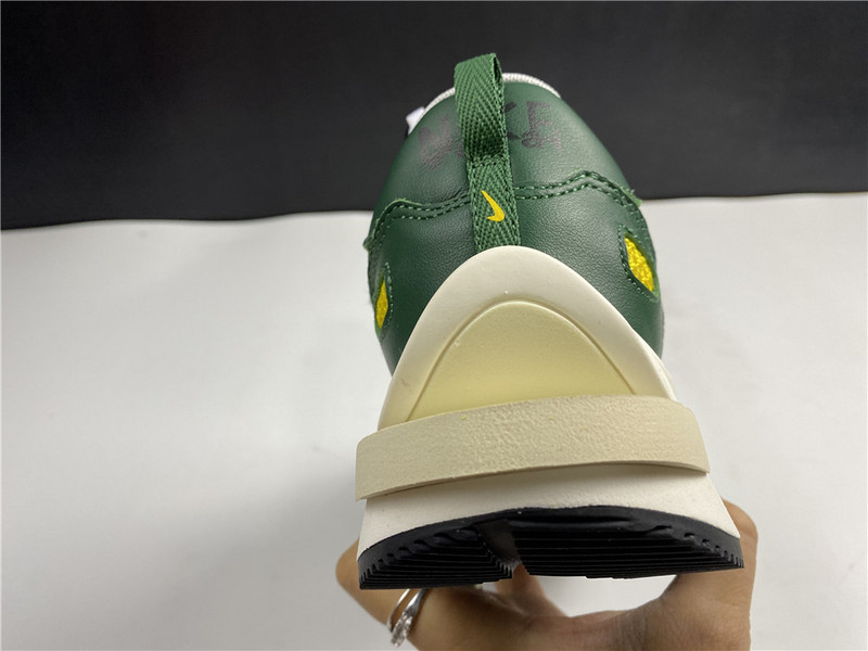 sacai x nike vaporwaffle “tour yellow” cv1363-700