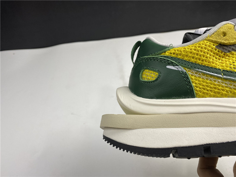 sacai x nike vaporwaffle “tour yellow” cv1363-700