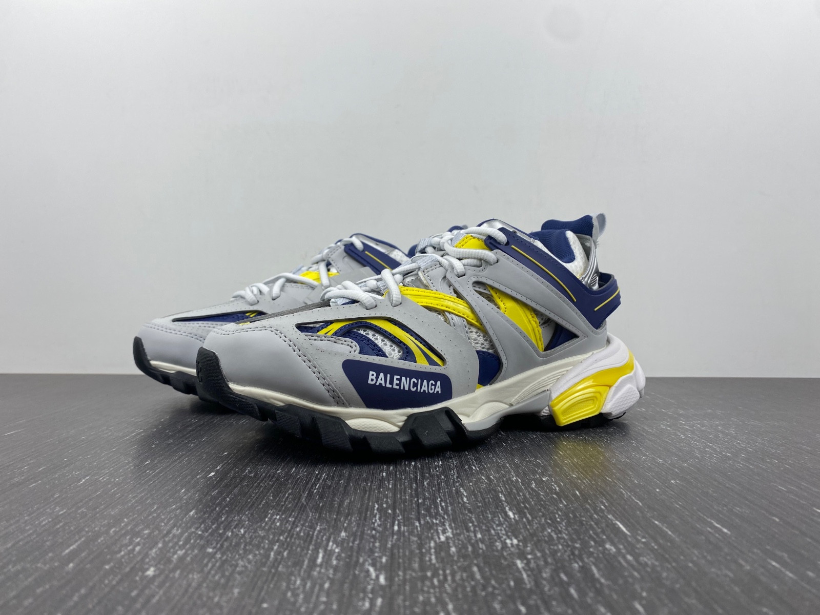 Ba*len*cia*ga trainers track 3.0
