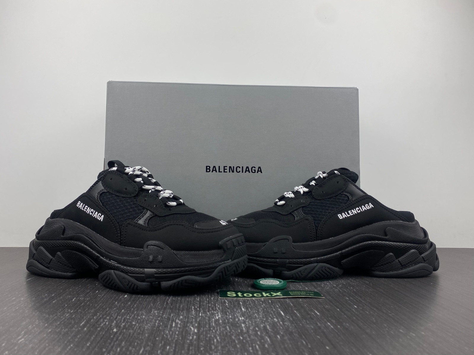 Ba*len*cia*ga triple s