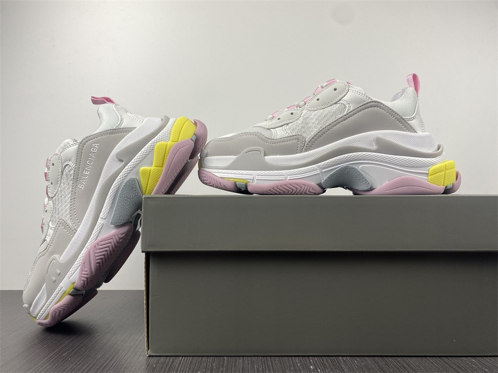 Ba*len*cia*ga triple s