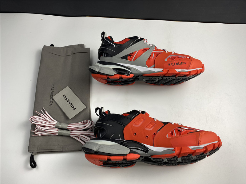 Ba*len*cia*ga track red and grey