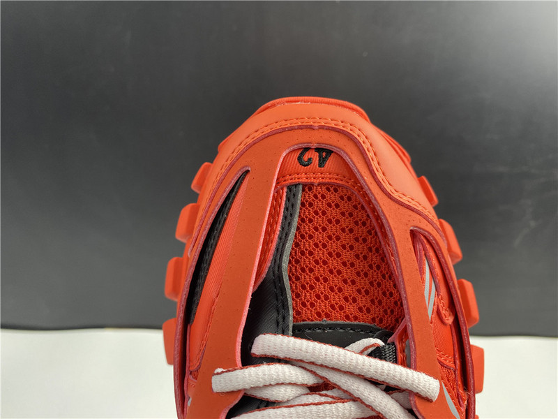 Ba*len*cia*ga track red and grey