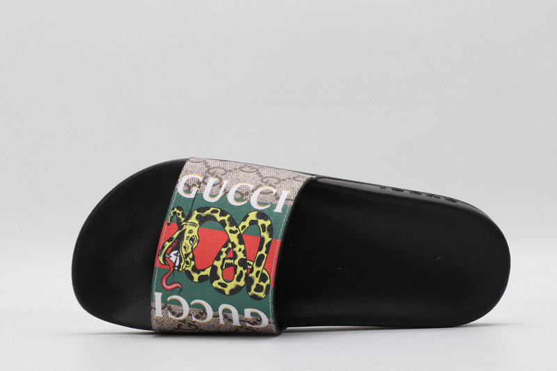 G*u*i slides all black with snake