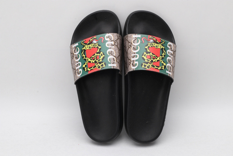 G*u*i slides all black with snake