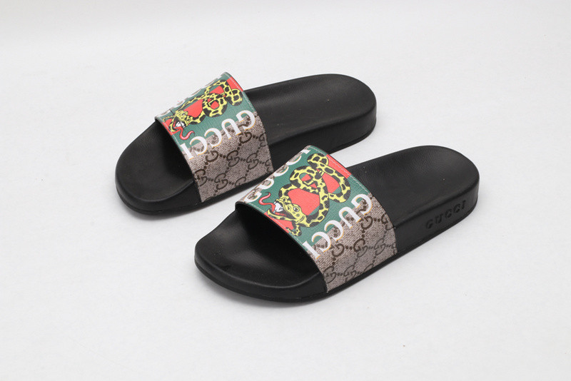 G*u*i slides all black with snake