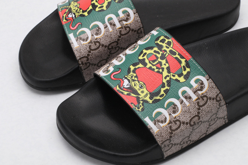 G*u*i slides all black with snake