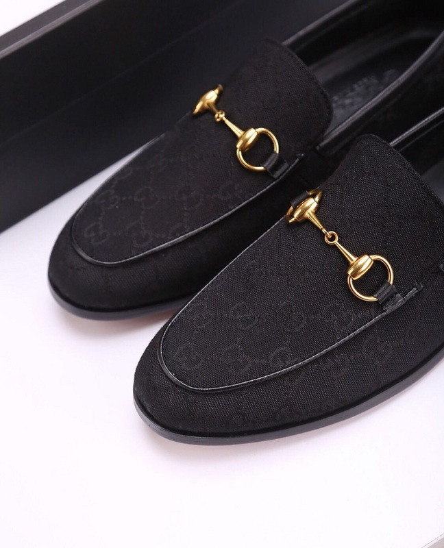 G*u*i leather shoes