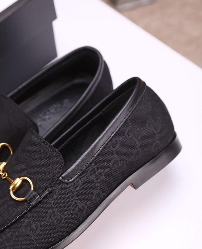 G*u*i leather shoes