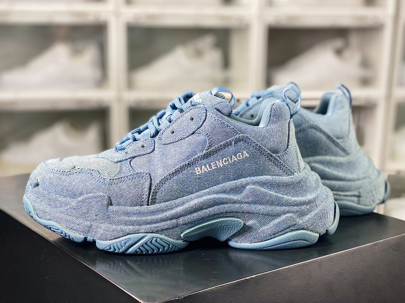 Ba*len*cia*ga triple s