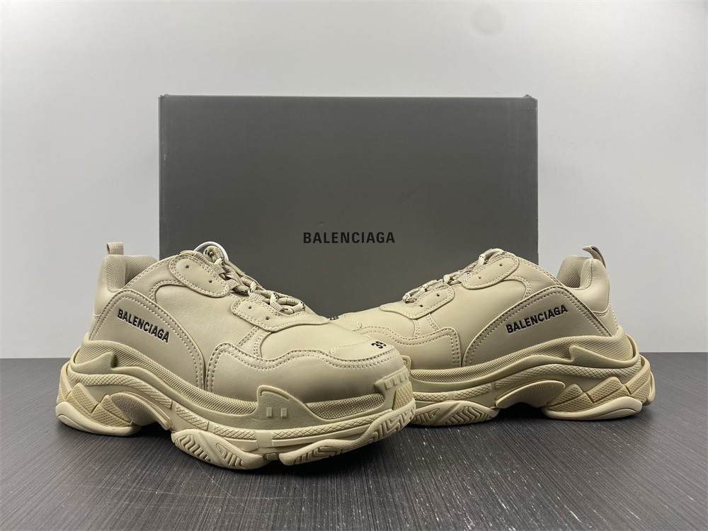 Ba*len*cia*ga triple s