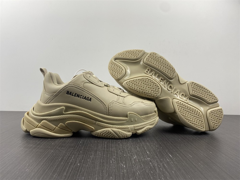 Ba*len*cia*ga triple s
