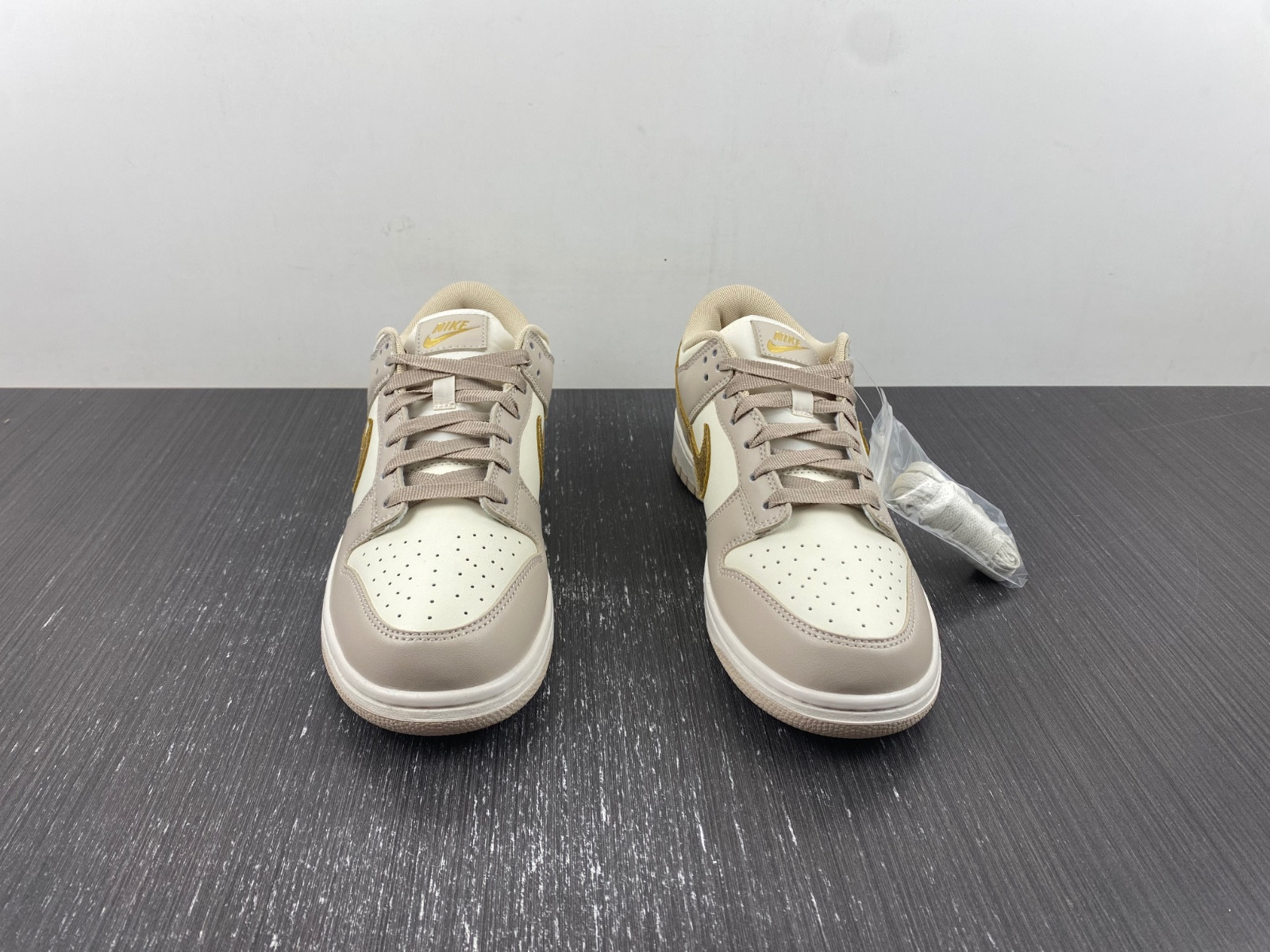 nike dunk low phanT0m metallic gold (women