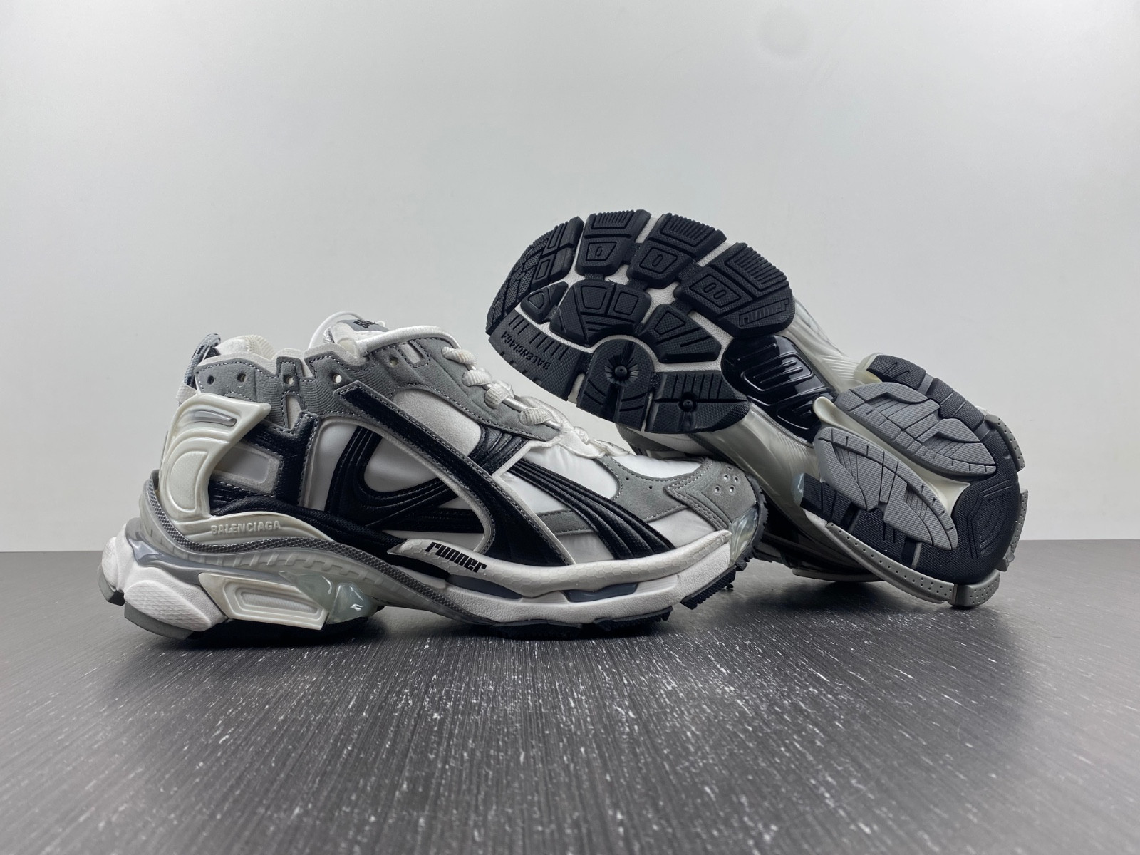 Ba*len*cia*ga runner sneaker in grey/white/black