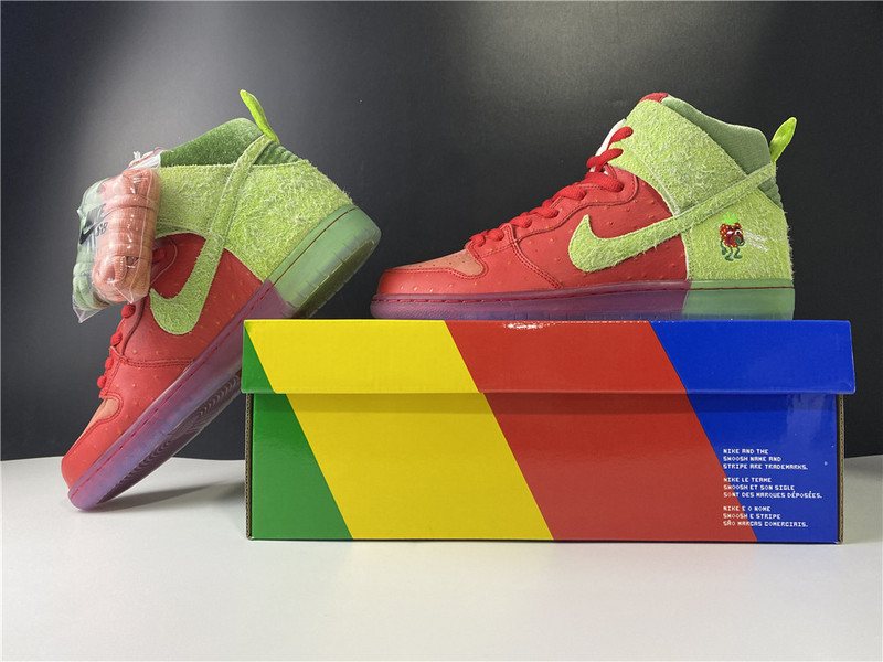 nike sb dunk low “strawberry cough cw7093-601