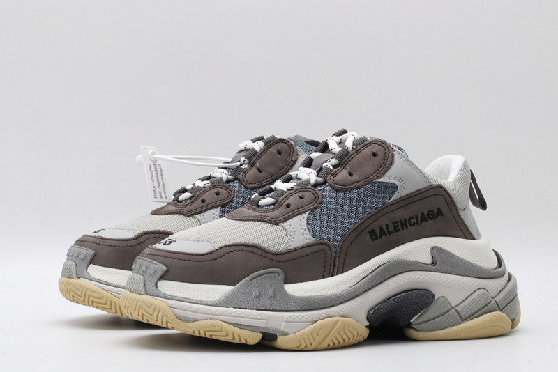 Ba*len*cia*ga triple s
