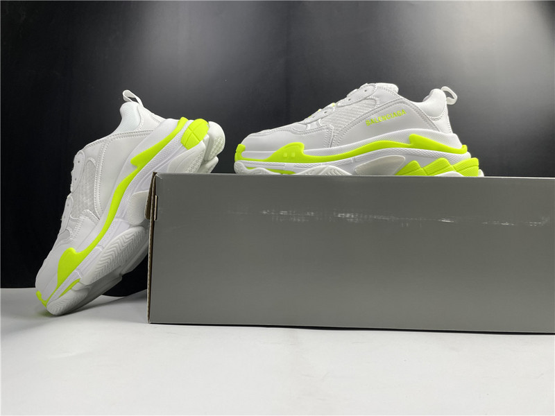 Ba*len*cia*ga triple s