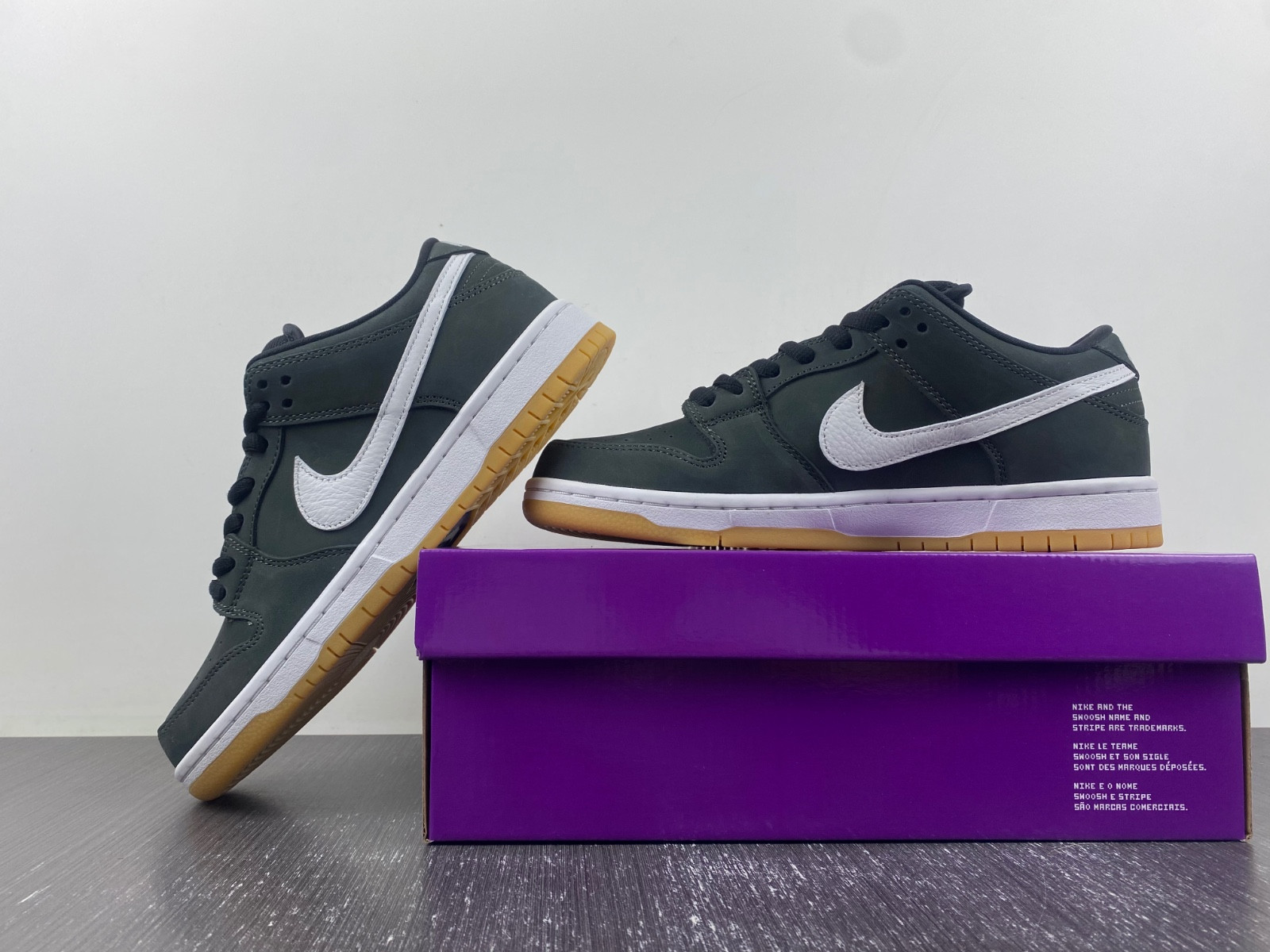 nike sb dunk low pro black gum men
