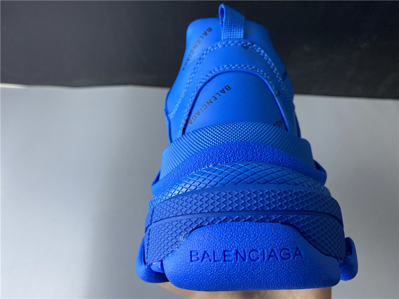 Ba*len*cia*ga triple s