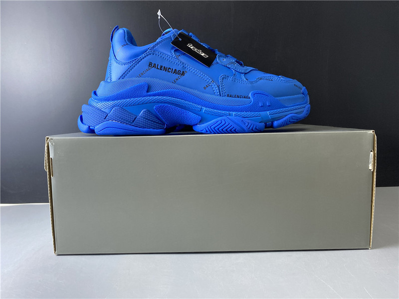 Ba*len*cia*ga triple s