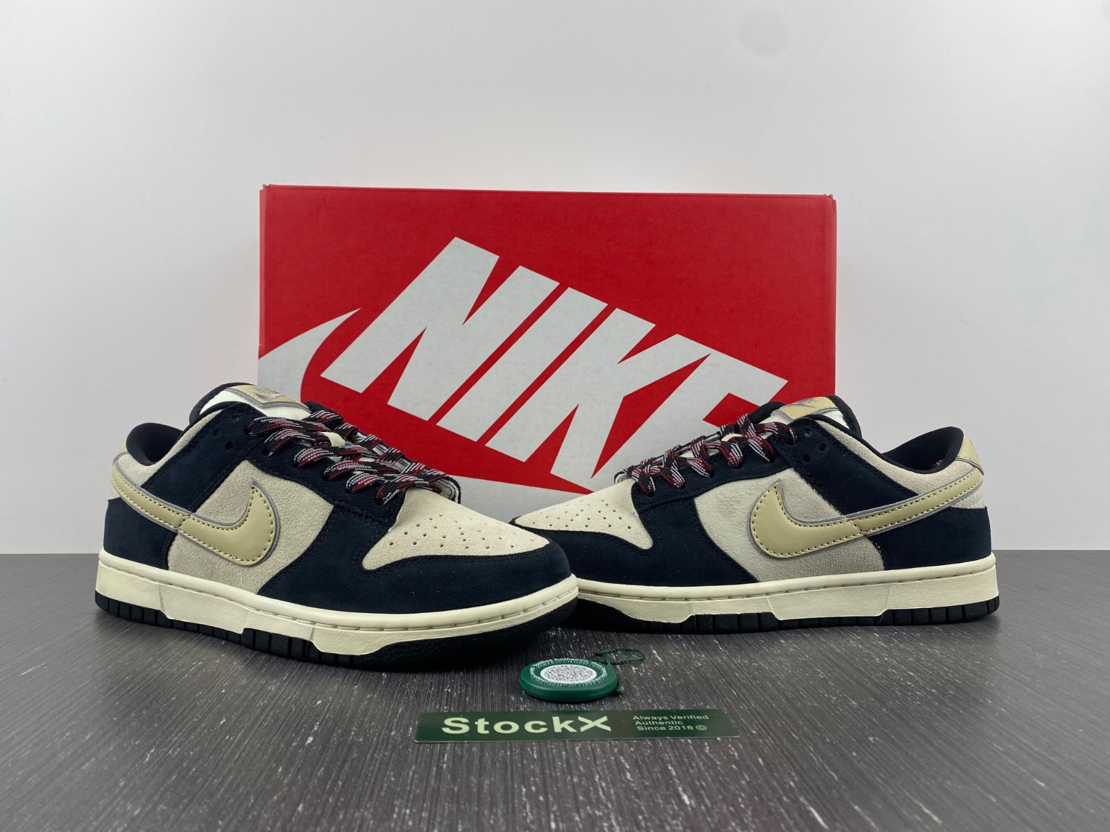 nike dunk low black suede dv3054-001