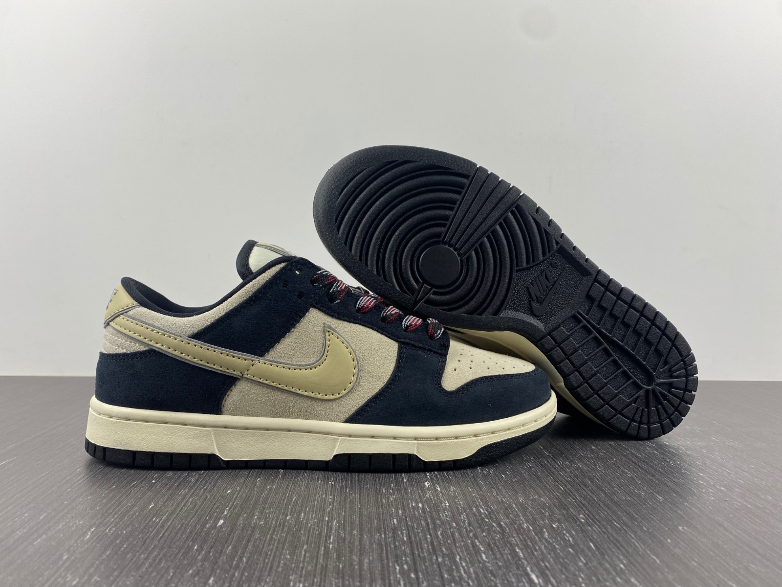 nike dunk low black suede dv3054-001