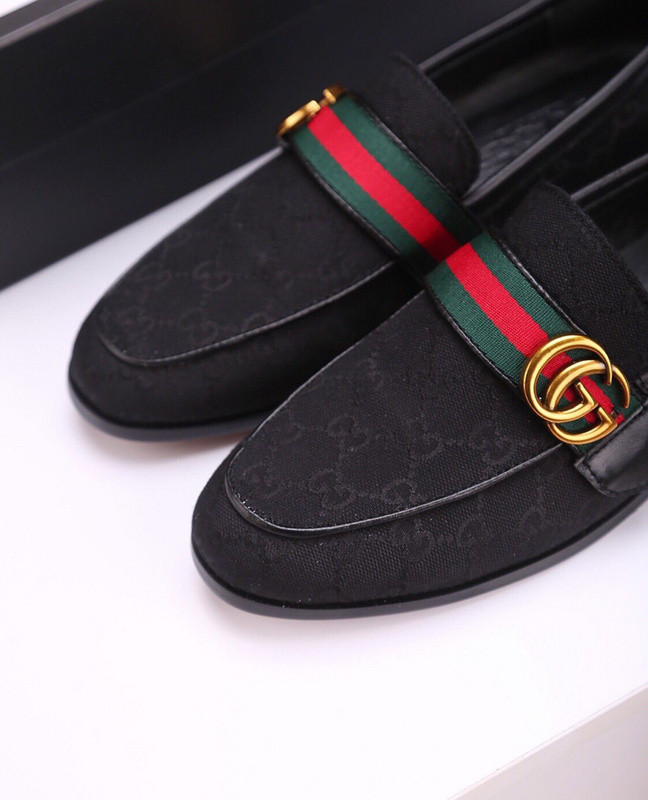 G*u*i leather shoes