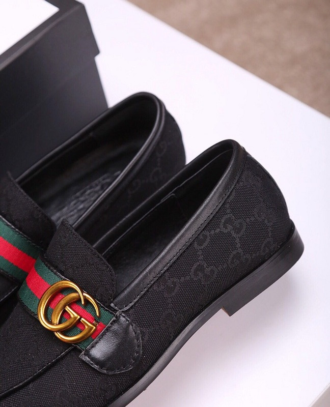 G*u*i leather shoes