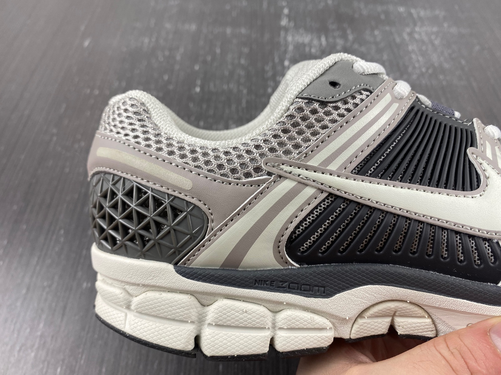 nike zoom vomero 5 cobblestone light stone fb8825-001